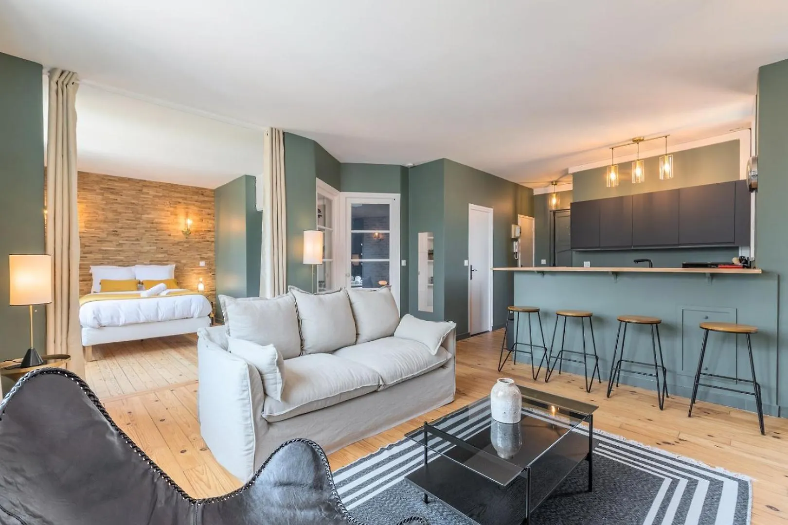 Charming 2 Bedroom Apartment - Old Rijsel