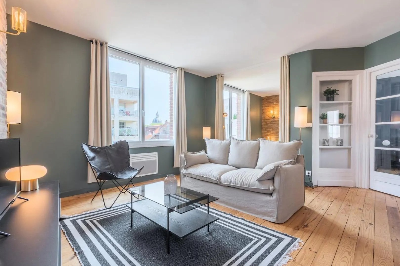 Charming 2 Bedroom Apartment - Old Rijsel